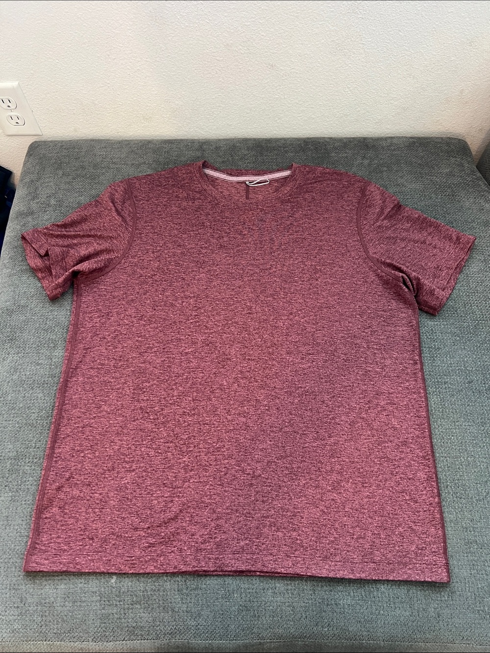 lululemon athletica Men's Heather Maroon Crew Tee - Picture 1 of 5